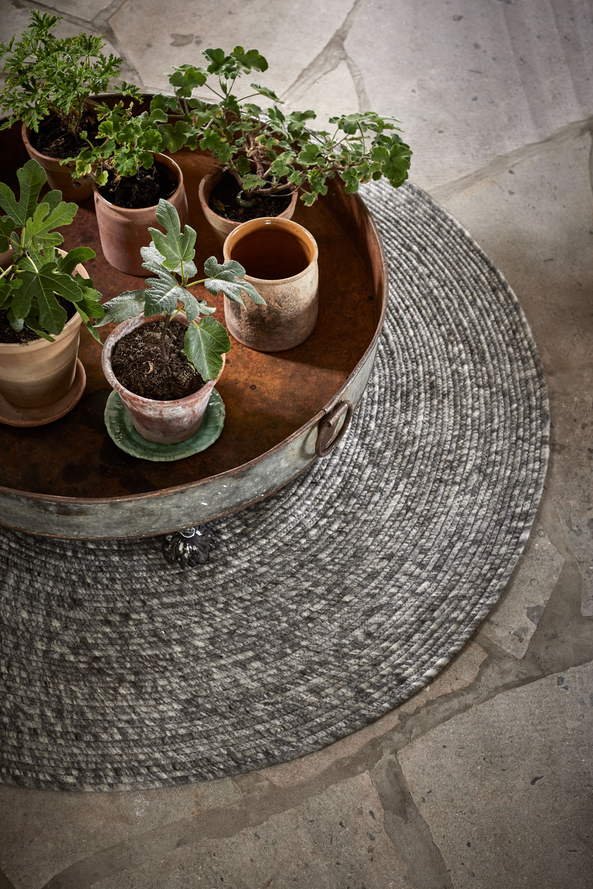 Merino-Matta-Rund-Grey-Miljo.jpg Merino-Matta-Rund-Grey-Miljo.jpg