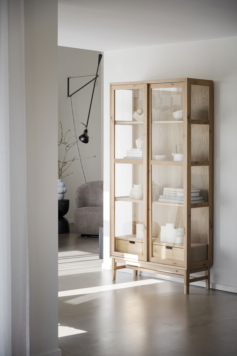 Hazelton-Vitrinskap-Ek-rowico-home.jpg Hazelton-Vitrinskap-Ek-rowico-home