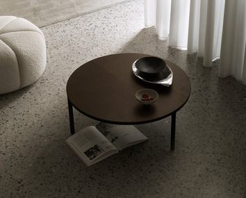 Vipp425_coffetable90_dark_oak_lifestyle01_high