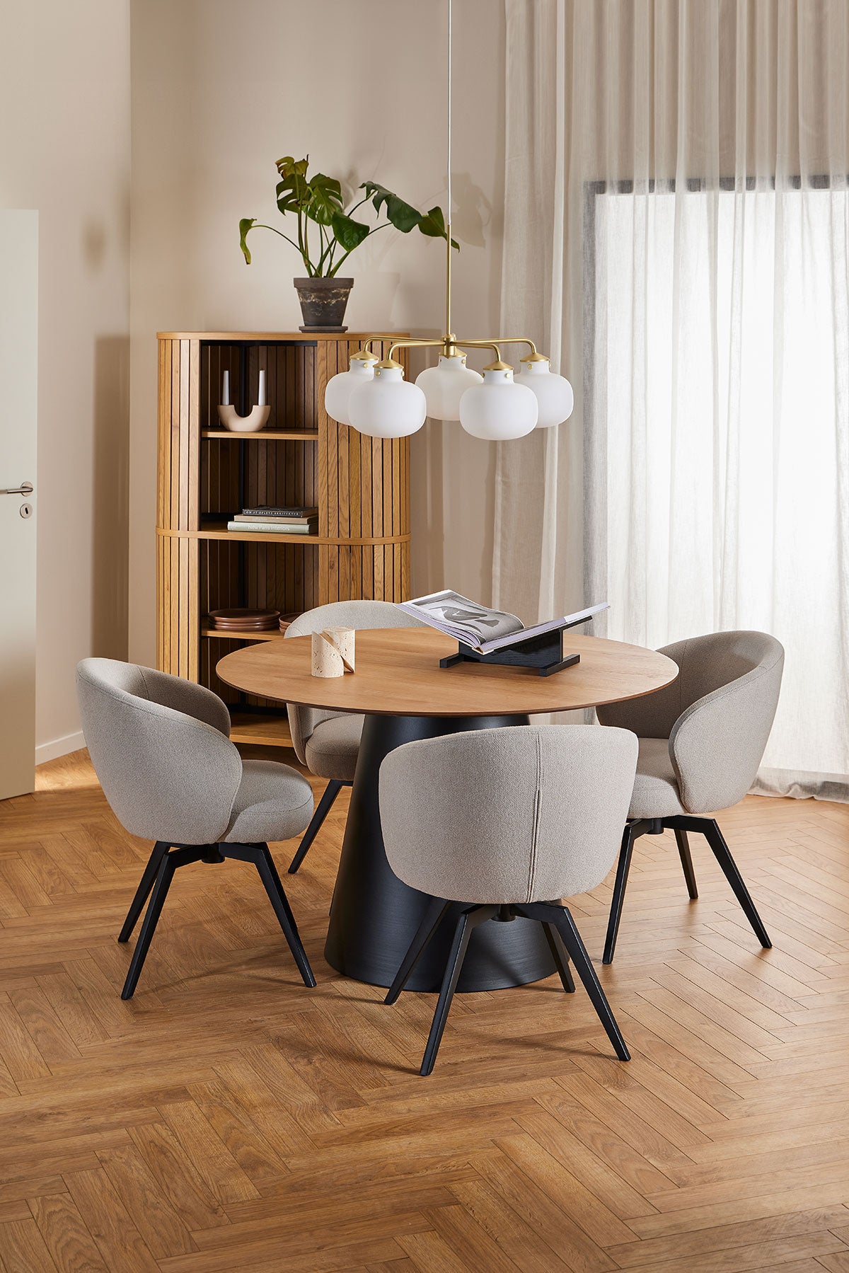 Actona-Darlene-Arm-Chair-Alea-Beige-60-Swivel-Lifestyle
