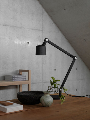 Vipp-521-Skrivbordslampa-Miljobild