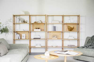 Holton-bokhylla-Duncan-soffa-Rowico-Home-.jpg Holton-bokhylla-Duncan-soffa-Rowico-Home-