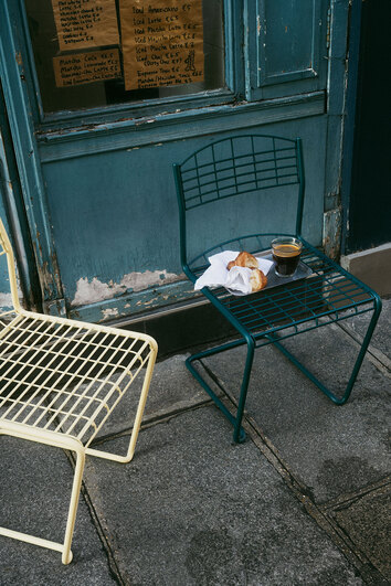 Grythyttan-High-Tech-Stol-Blagron-Ivory-Miljo_1