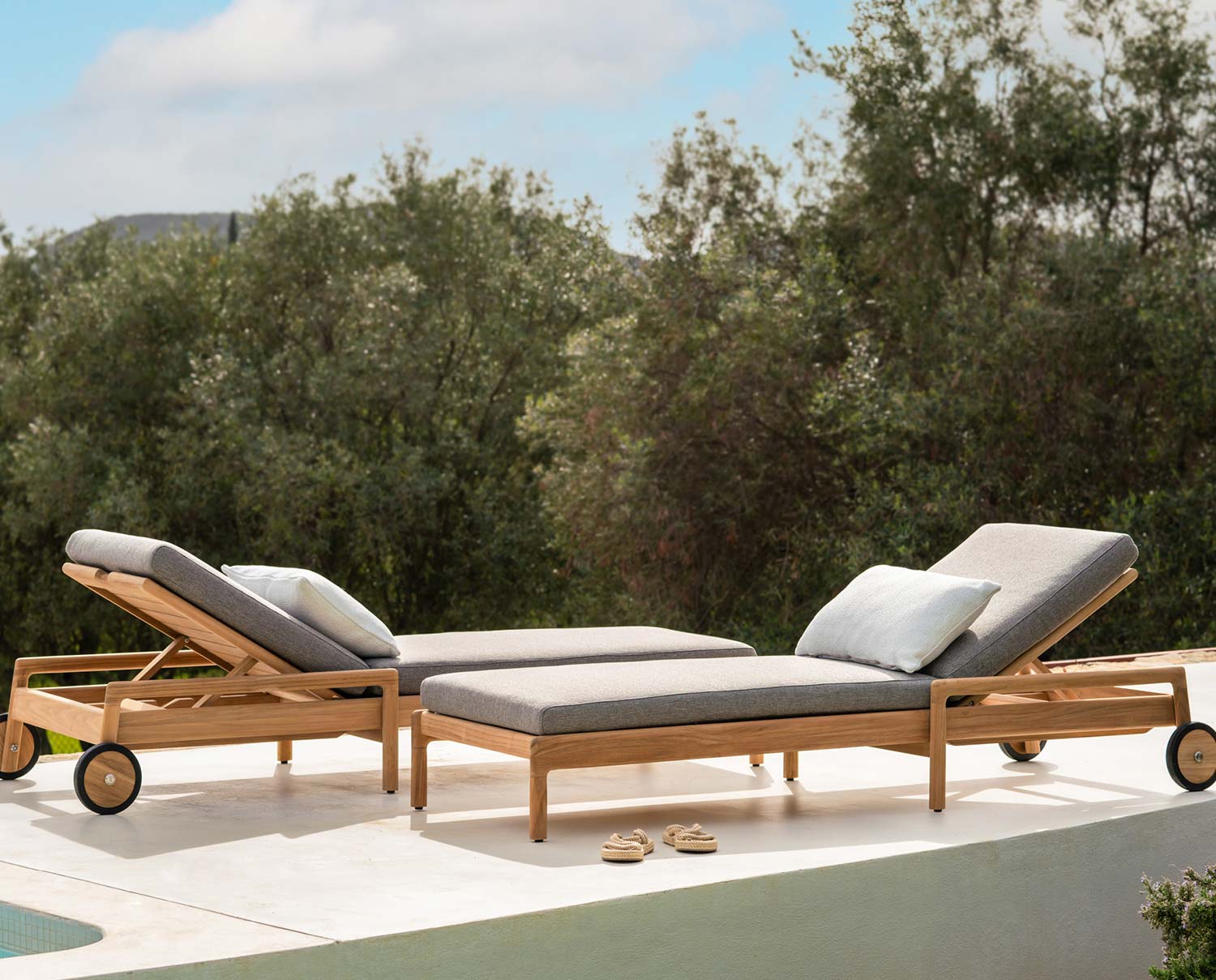 10256_Teak_Jack_lounger_21099_cushion_lounger_mocha_21104_cushion-Ethnicraft