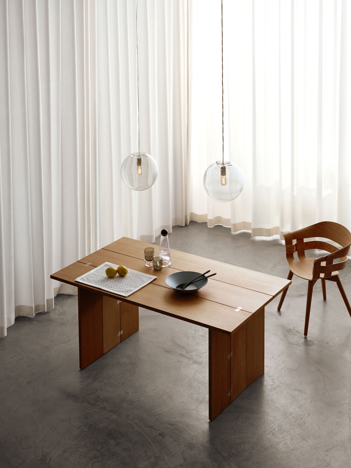 image3-2599-FlipTable-Lifestyle