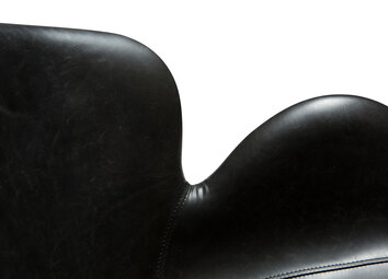 Dan-Form-Gaia-Loungestol-Svart-PU-Detalj