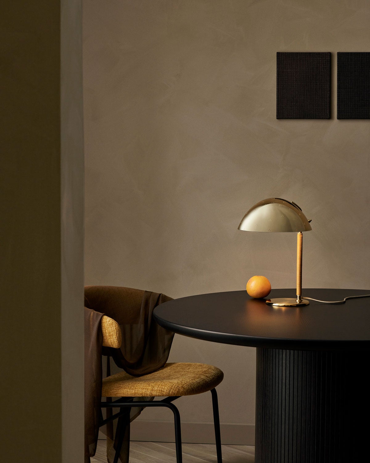 Gubi-9209-Bordslampa-Miljo