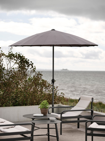 Shanghai-parasoll-8904-7-Antracit-miljo-02