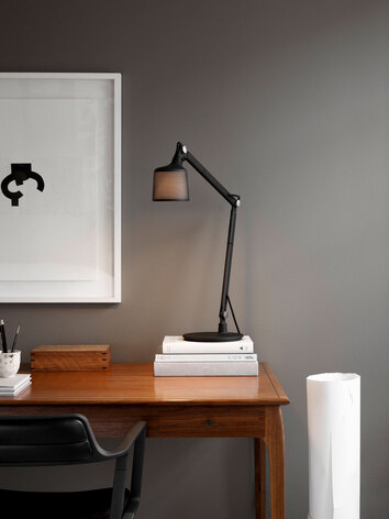 Vipp-521-Skrivbordslampa-On-Miljobild