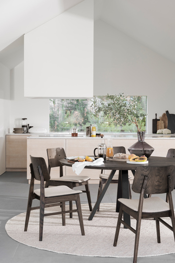 Carradale-matbord-120323-Nagano-stol-119429,-01