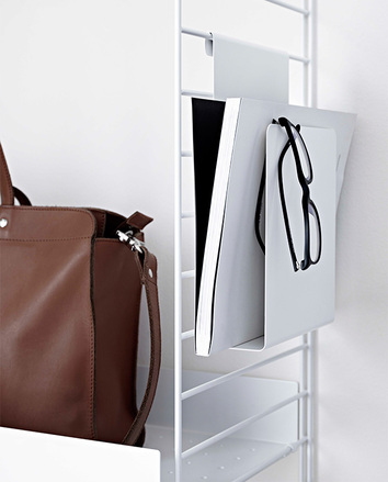 string+_magasinhållare_vit_miljö