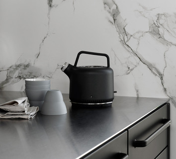 vipp-501-kettle-lifestyle-1-high