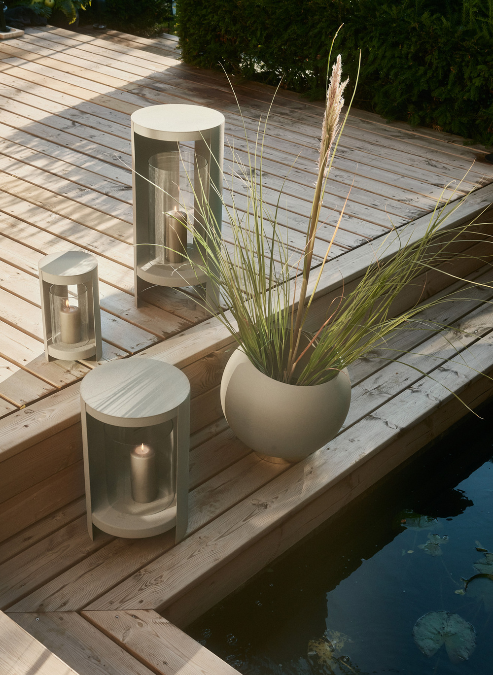 Globe-kruka-till-uteplatsen-taupe