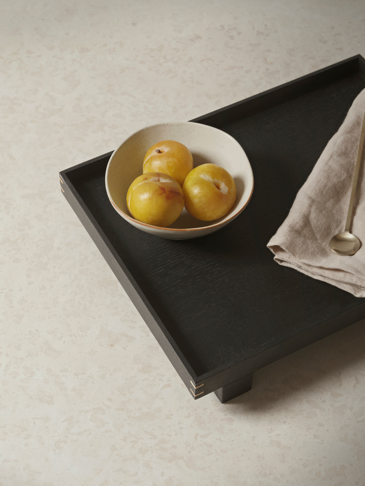 fermLIVING_AW21_FlowBowl_1104264625_BonWoodenTray_AW18_BonWoodenTray_3401_01