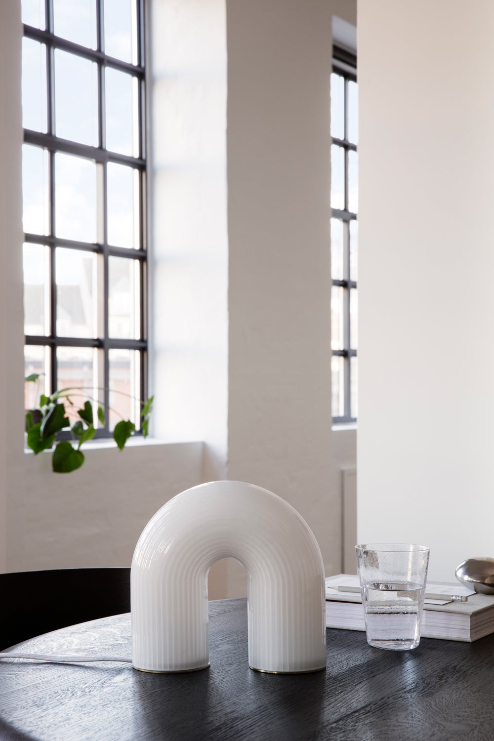 Ferm-Living-Vuelta-Table-Lamp-Lifestyle-1