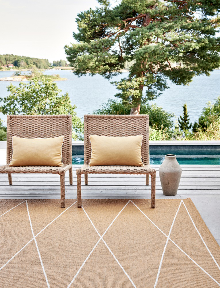 Pappelina-max-ochre-utomhus.jpg Pappelina-max-ochre-utomhus