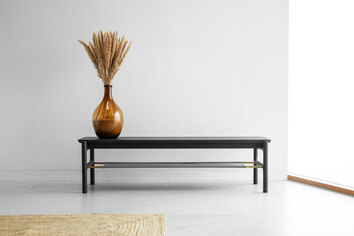 Ant-Hallbänk-Matt-Svart-Lackerad-Ask-Miljöbild_02