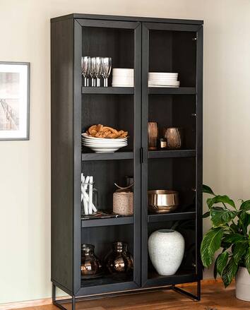 Everett-svart-vitrin-miljo-2