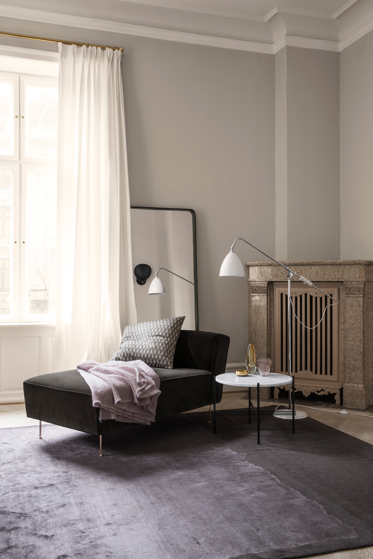 ModernLineChaiseLongue_AdnetWallMirrorRectangular.jpg ModernLineChaiseLongue_AdnetWallMirrorRectangular.jpg