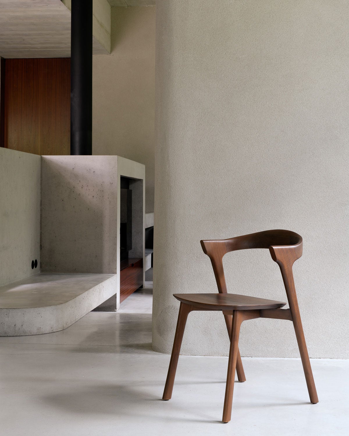 Bok-Stol-Brunlackad-Teak-Miljo