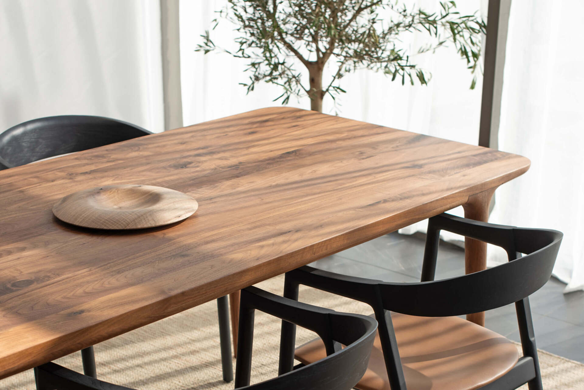 Fawn-bord-180-Muna-stol-svart-Gazzda.jpg Fawn-bord-180-Muna-stol-svart-Gazzda.jpg