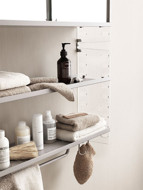 string-plexi-bathroom-grey-closeup_portrait