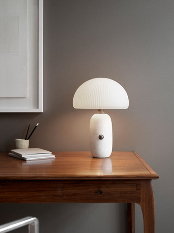 vipp-591-sculpture-lamp-white-01-ON-high