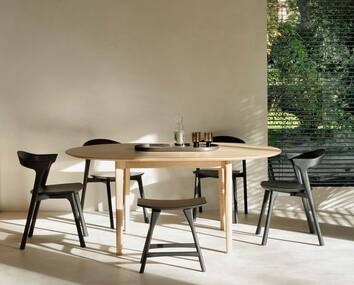 51491-Oak-Bok-black-stol-51527-Oak-Bok-round-extendable-matbord-ethnicraft