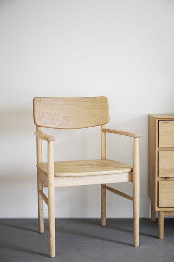 123024_b_mb_MAIDSTONE_chair_in_solid_oak_02