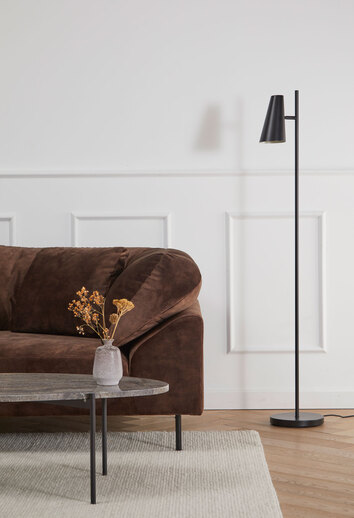 Cono-Floor-Lamp-Black-Metal-Lifestyle