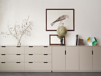 Aoko-Dubbelbyra-Sideboard-Beige-Miljo-1