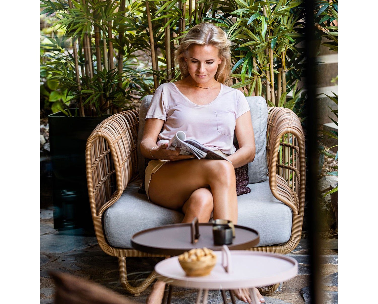 Nest-loungefatolj-natur
