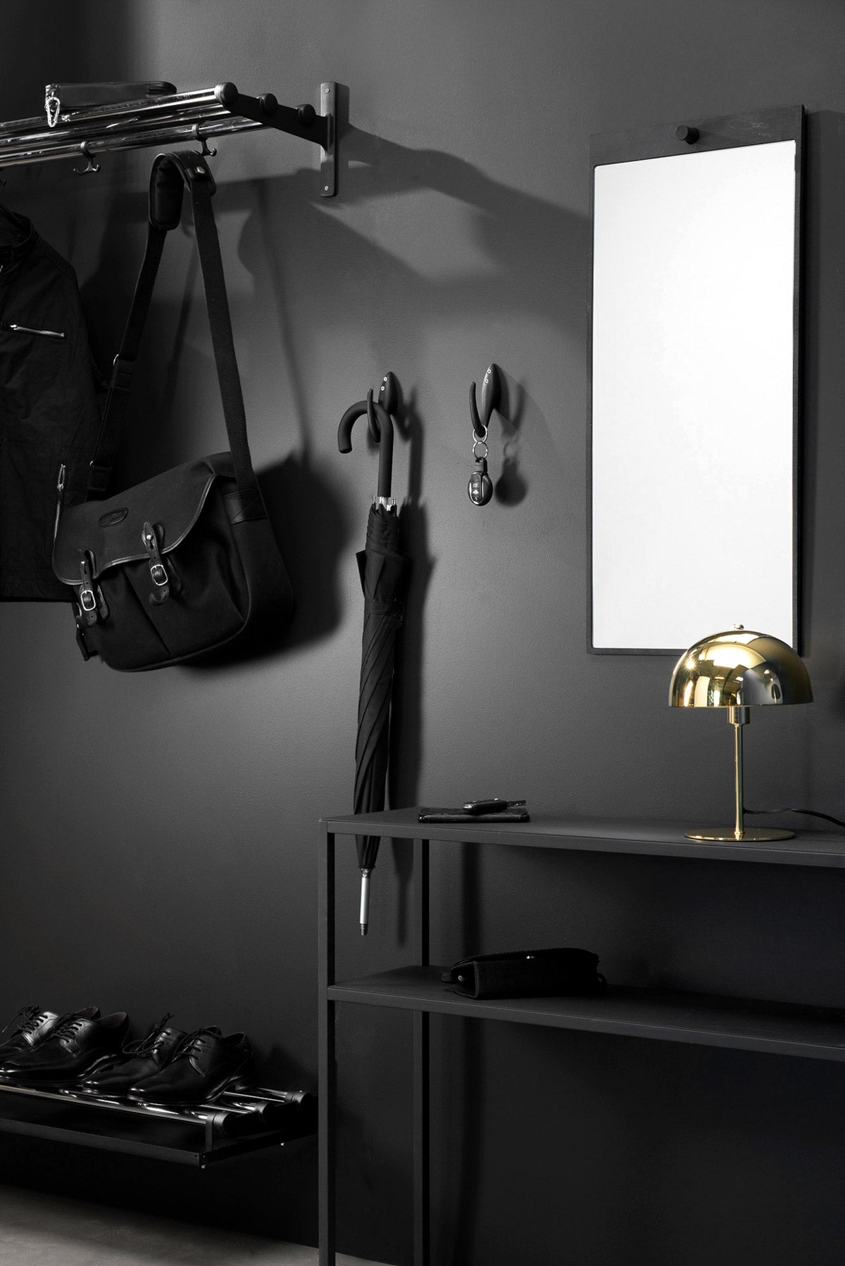 Essem-Design-Tillbakablick-Spegel-370X790-Svart-01