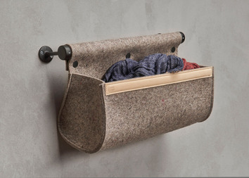 Essem-Design-Ulrika-Forvaring-Svart-01