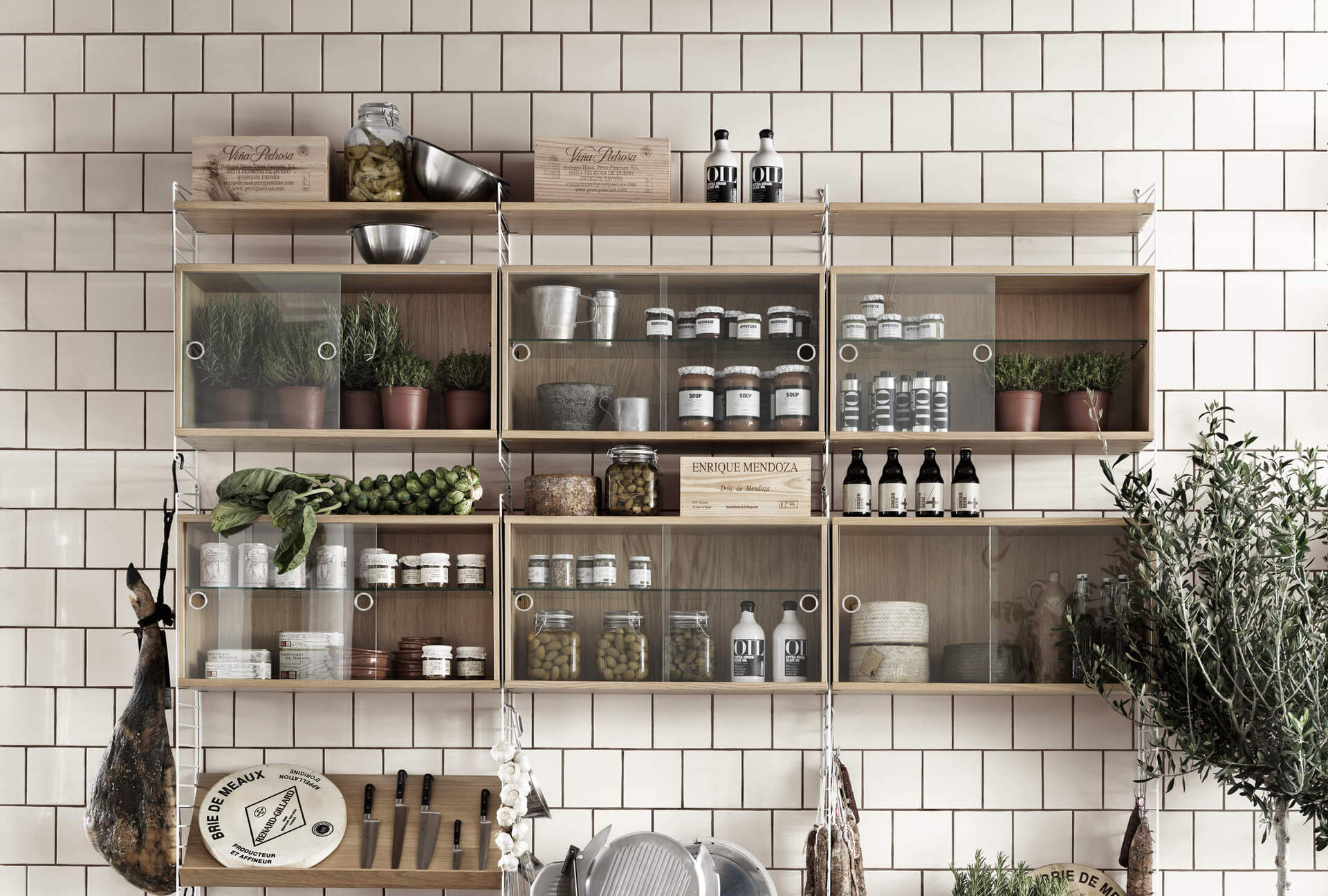 string-system-Vitrinskap.jpg string-system-Vitrinskap