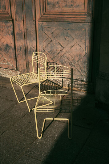 Grythyttan-High-Tech-Stol-Ivory-Miljo